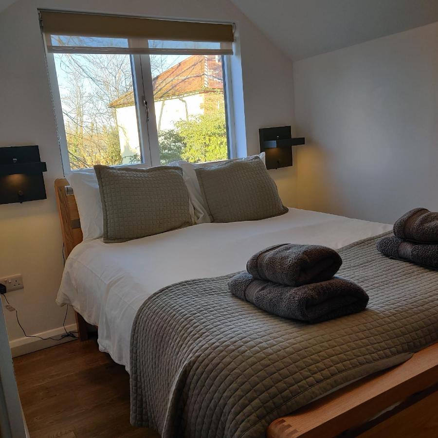 Chester Zoo Apartment: Modern Retreat with City Access Exterior photo